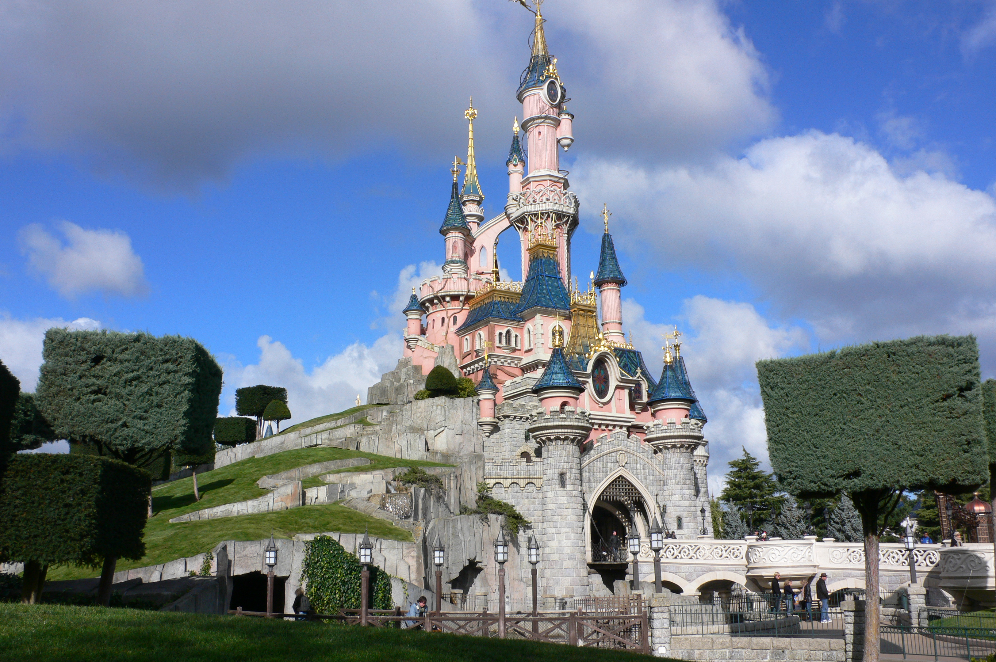 Sleeping_Beauty_Castle,_Disneyland,_Paris